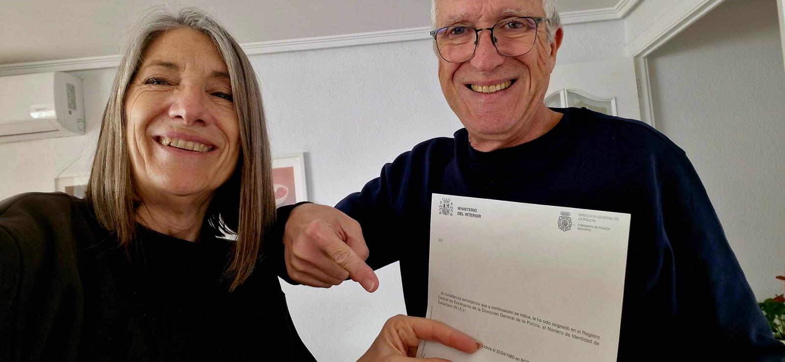 Claudia en Carlos uit Rosario, Argentinië, glimlachen naar de camera.